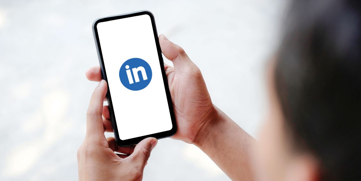 How to Add a LinkedIn Badge to Your WordPress Website